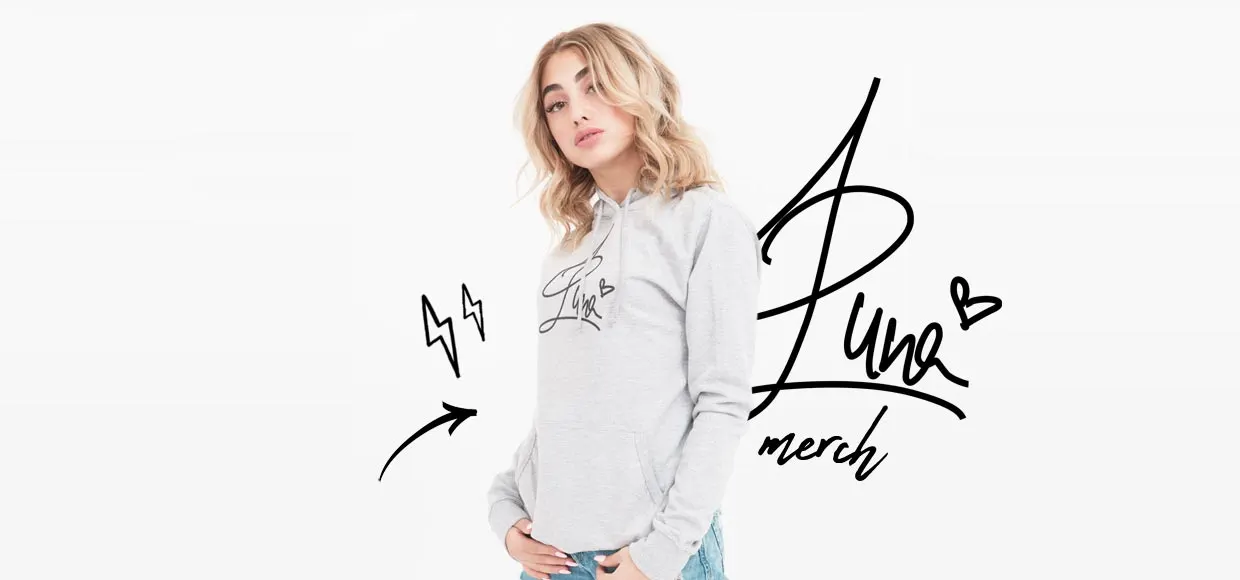 Luna Farina - Singer presents her own merchandise!