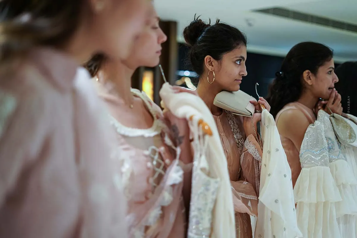 Runway highlights from Vera Wang: Original bridal fashion and extravagant dresses