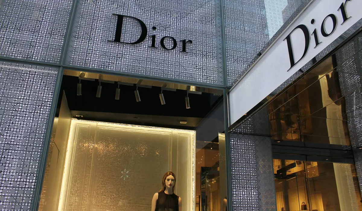 Dior Videos: Stunning Collections and Exclusive Runway Highlights