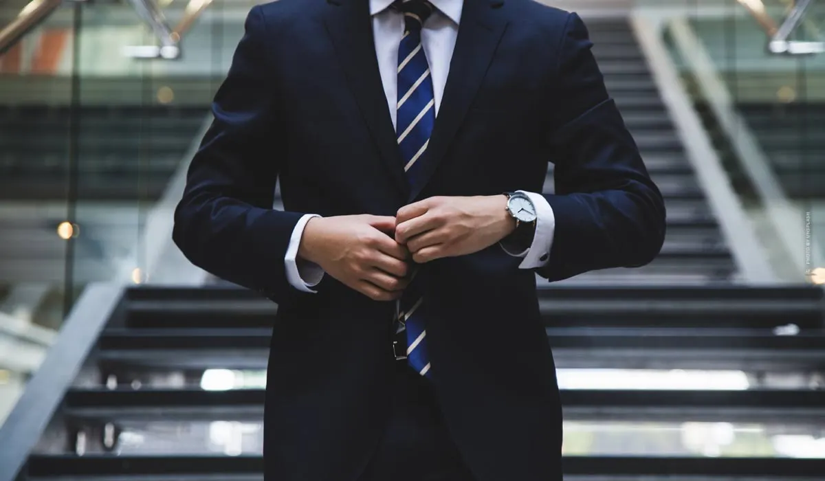 Real Estate Agent Video Tips: Earnings, training and starting a business