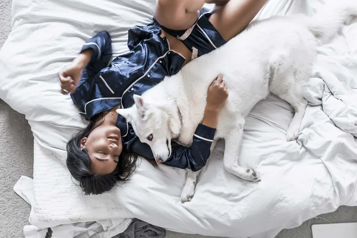Comfortable and fashionable nightwear for healthy and relaxed sleep: tips on fit, fabrics & Co.