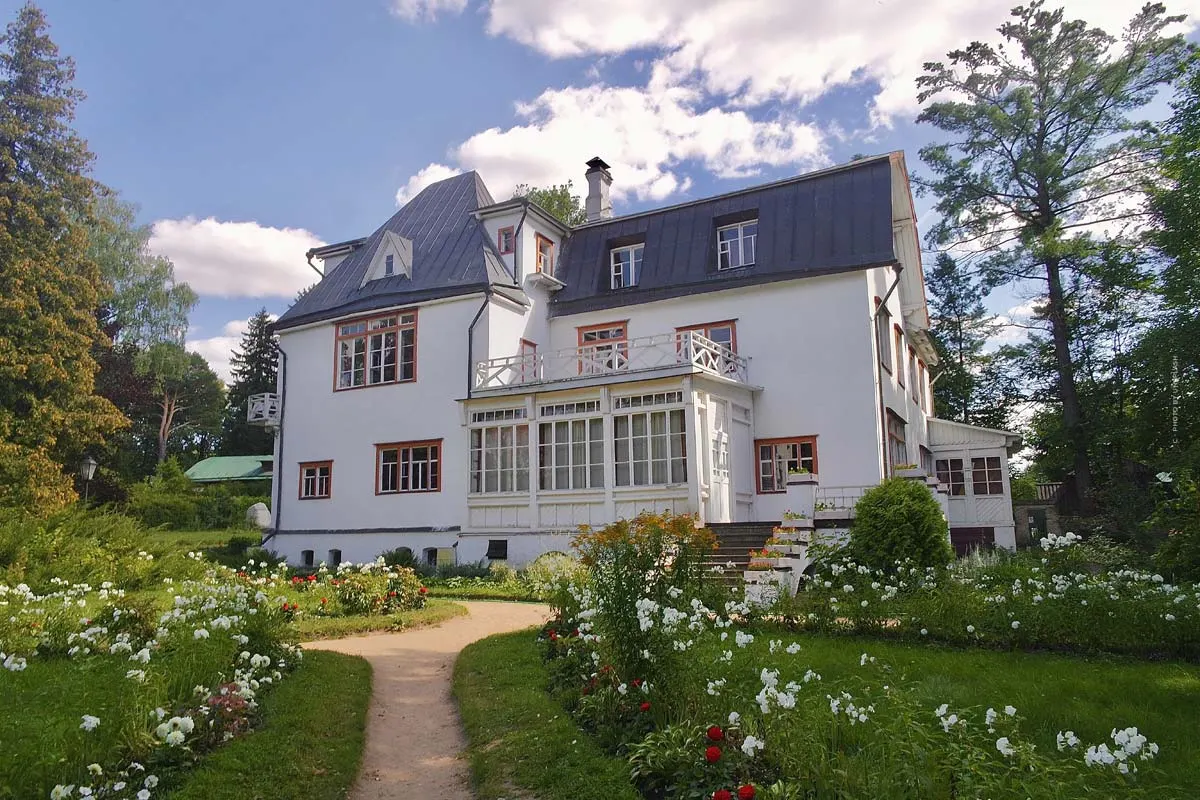 Solid house: materials, costs, duration & advantages of building your dream house