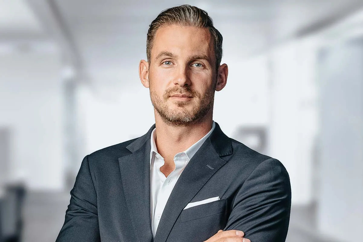Real estate agent interview Hamburg: Thorben Andrich about buying real estate, costs and popular districts in Hamburg