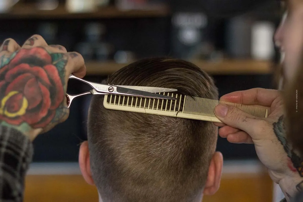 Cutting hair at home: Machine, scissors & Co.