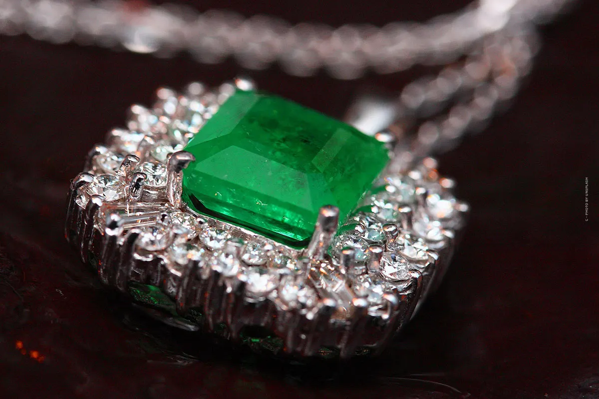 Buy Emerald: Price, Carat, Quality & Value - Investment Gemstone