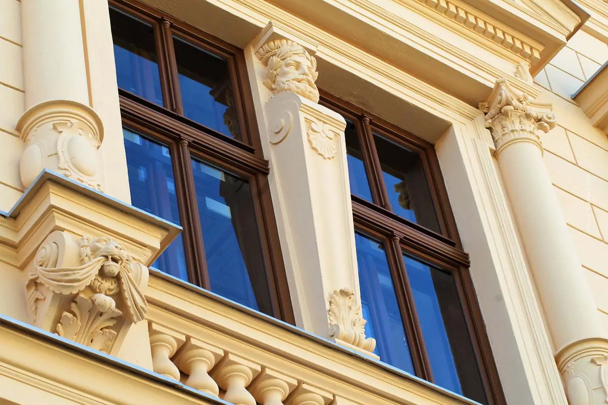 Valuation by year of construction of a property: Does age matter?