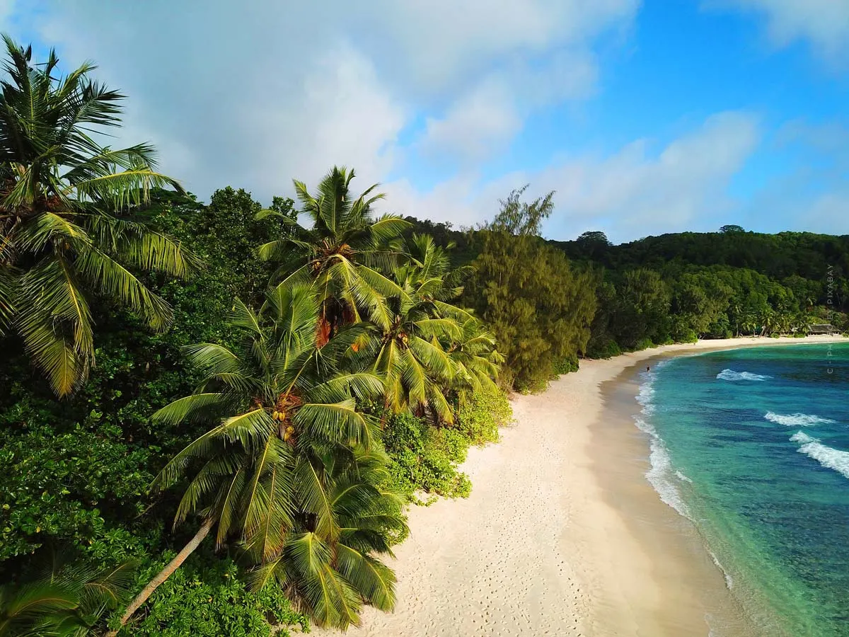 Celebrity Hotspots XXL: Luxury Holidays of the Stars (Mykonos, Bora Bora & Ibiza)