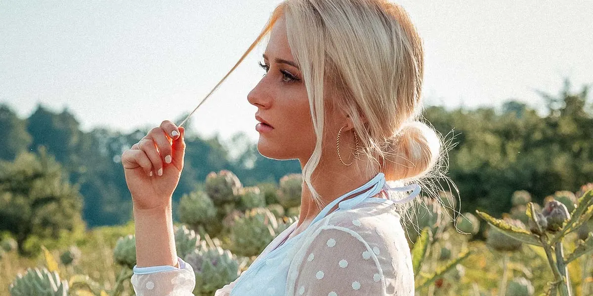Anna_hafner_ in interview: About social media, festivals & surfing