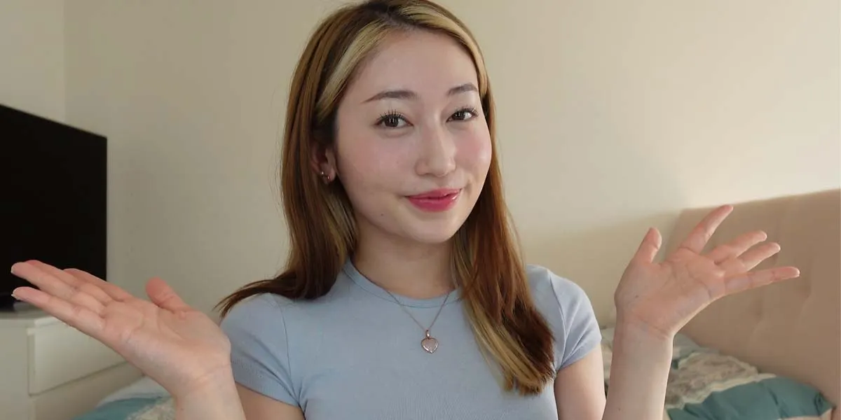 Everything you need to know about makeup - doll cheeks, 90s brows and co.