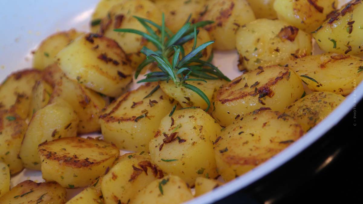 Fried potatoes on the Neuneralm at the Höllentalklamm