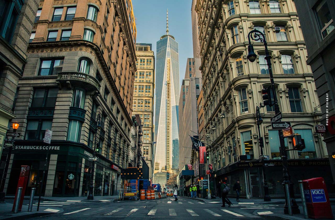 new-york-realtor-real-estate-makler-one-world-trade-center-rent-buy-next-to-business-area