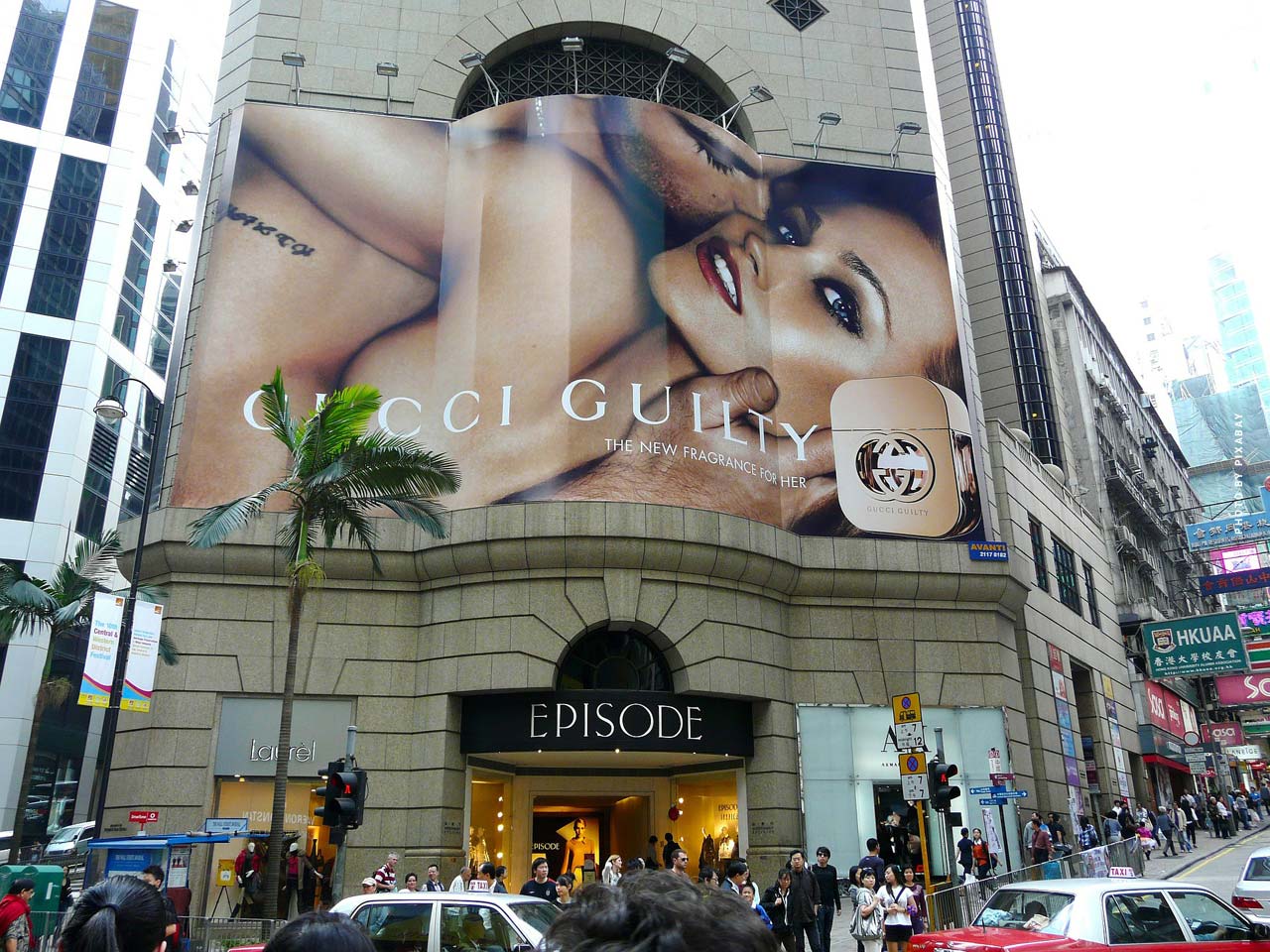 los-angeles-realtor-makler-luxus-luxury-shopping-mall-einkaufen-gucci-advertising-werbung-mode