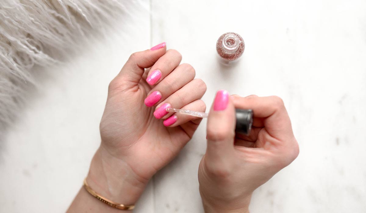 Nail polish plain and simple or fancy? Apply nail polish without