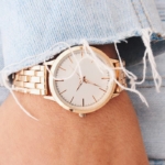 perfekte-uhr-gelegenheit-trends-mann-frau-fuer-mich-gradient-dial-nato-arband-rolex-patek-phillippe-hand-jacke-jeans