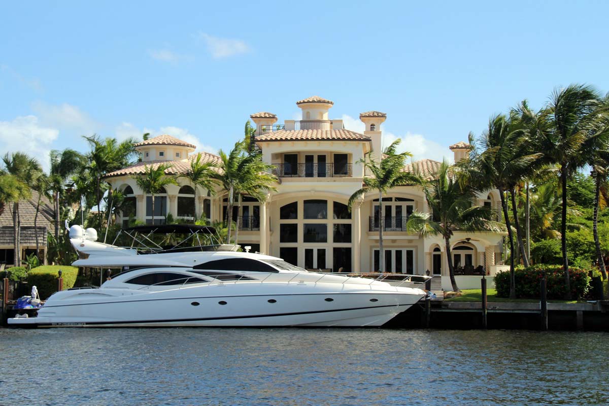 real-estate-making-money-easy-properties-selling-renting-house-apartment-waterfront-miami-yacht-mansion