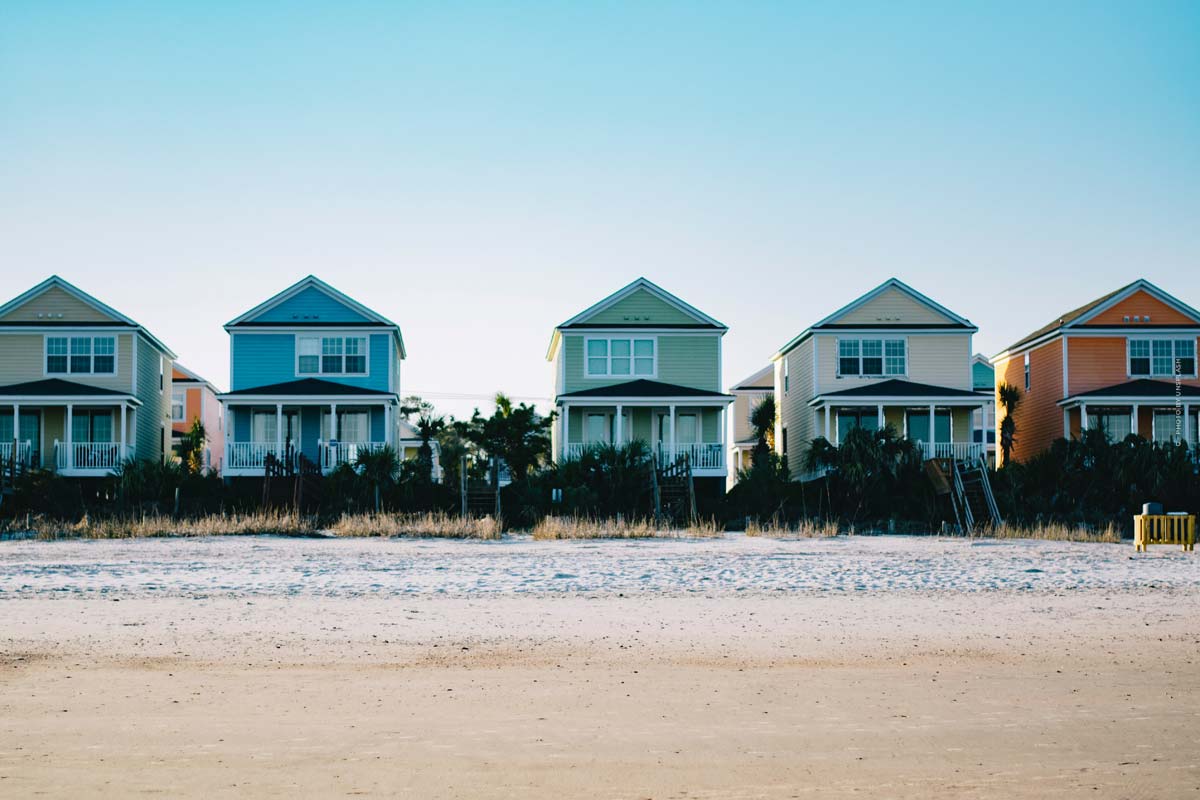 strandhaus-kaufen-mieten-bauen-vermieten-merkmale-kosten-vorteile-nachteile-urlaub-strand-meer