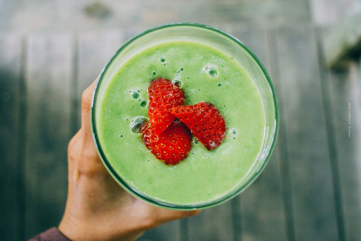 Green smoothie recipes: Apple, strawberry, kiwi, with spinach, arugula &  Co. - FIV | Magazine