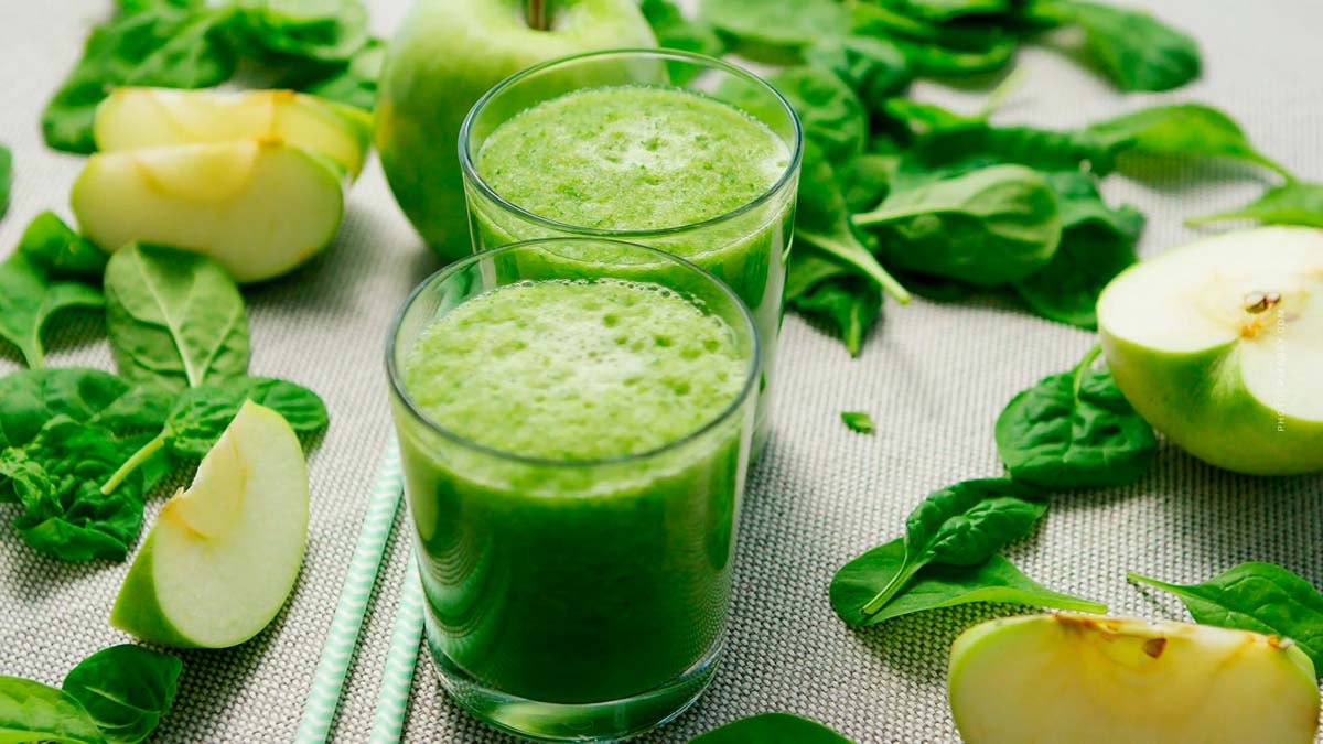 smoothie-gesund-gruen-apfel-moehre-banane-erdbeere-kiwiw-honig-lecker-einfach-schnell