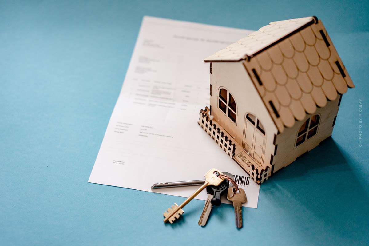 immobilie-einfamilienhaus-investment-eigennutz-mieter-mietvertrag-rendite-eigentumswohnung-haus-schlüssel-vertrag