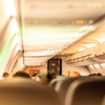 flugzeug-kabine-flugreise-airport-flughafen-gadgets-reise-langstrecke-sitze-passagier-airline-fluglinie-terminal-gate