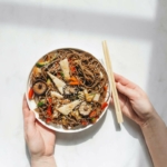 soba-nudeln-und-shirataki-nudeln-zwei-asiatische-nudelarten-im-vergleich-rezept-single