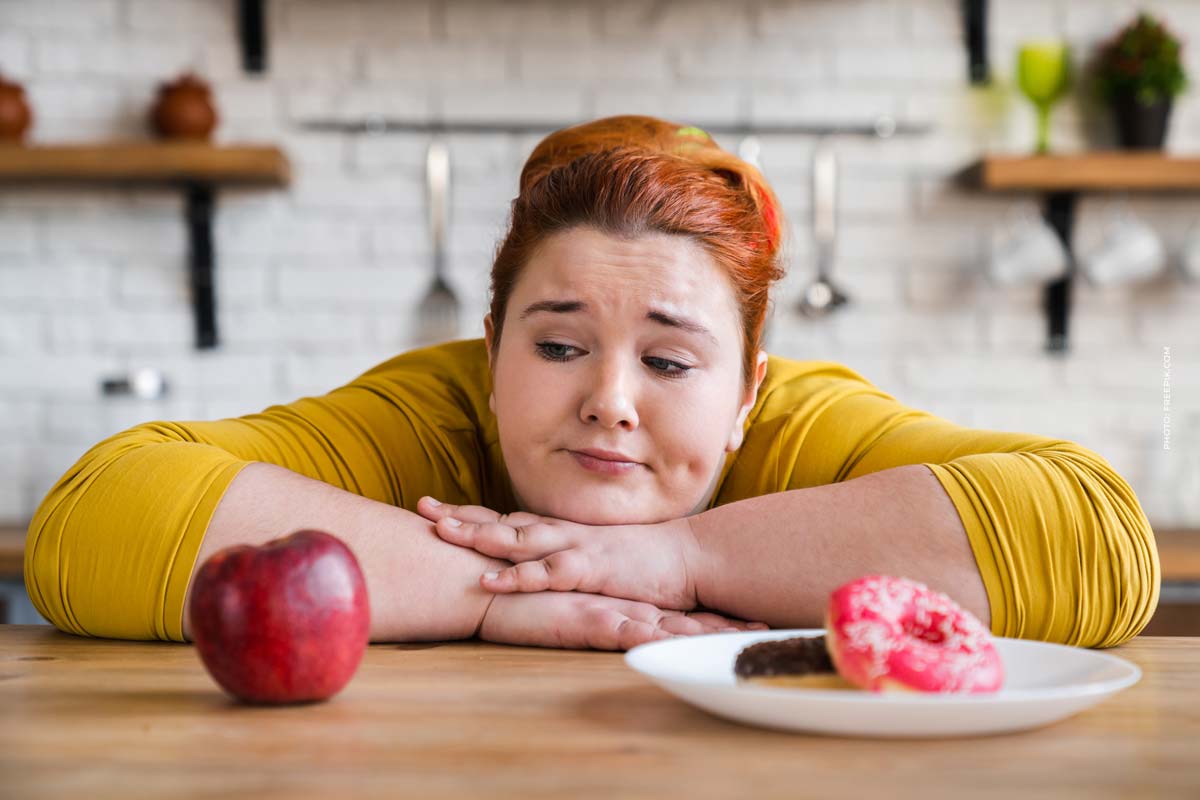 abnehmen-gewicht-verlieren-tipps-rechner-frau-denkst-ja-nein-vorteile-wahl-apfel-donuts